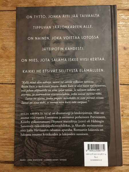 Selja Ahava: Taivaalta tippuvat asiat Helsinki - photo 2