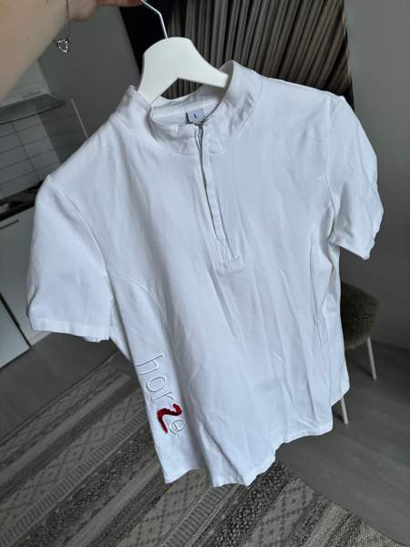 Kilpailuasu paita ja housut Helsinki - valokuva 1