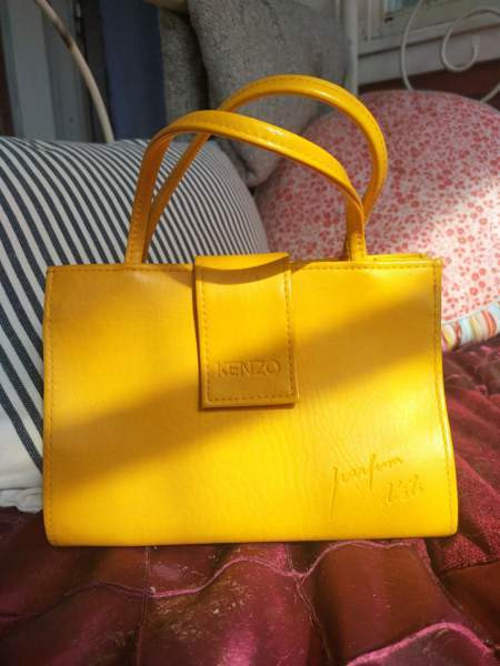 Kenzo merkkinen pikku laukku Йоэнсуу - изображение 1