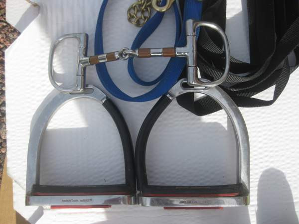 Myydään hevostarvikkeita, juoksutusliina, ketjuriimunnaru jne. Kotka - valokuva 2