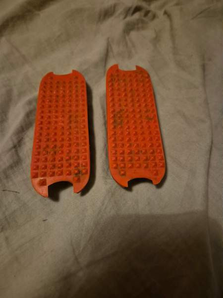 Punaiset jalustinkumit Loppi – foto 1