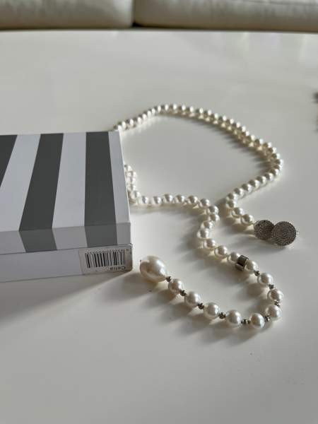 Kaunis House of Elliott helmikaulakoru Helsinki - valokuva 1