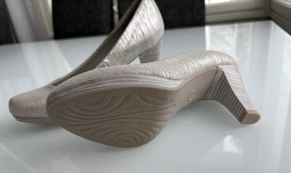 Hopeanväriset korkokengät 35 Yloejaervi - изображение 2