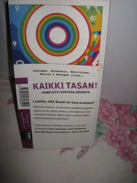 JUNTUMAA INARI: KAIKKI TASAN! - PAMFLETTI EPÄTASA-ARVOSTA Vantaa - valokuva 2