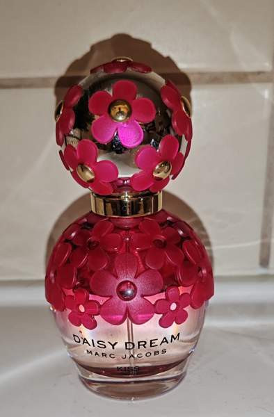 Marc Jacobs Daisy Dream Kiss Eau De Toilette Spary 50ml Каарина - изображение 1