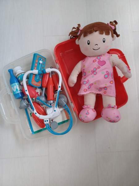 Lääkärilaukku ja potilas. Espoo - valokuva 1