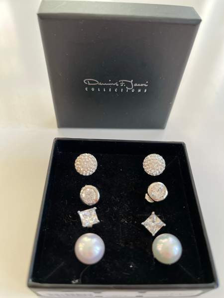 Dennis Jaari korvakorusetti Helsinki - valokuva 1