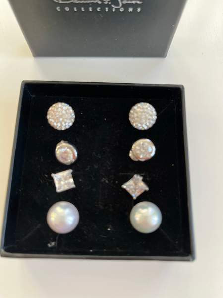 Dennis Jaari korvakorusetti Helsinki - valokuva 3