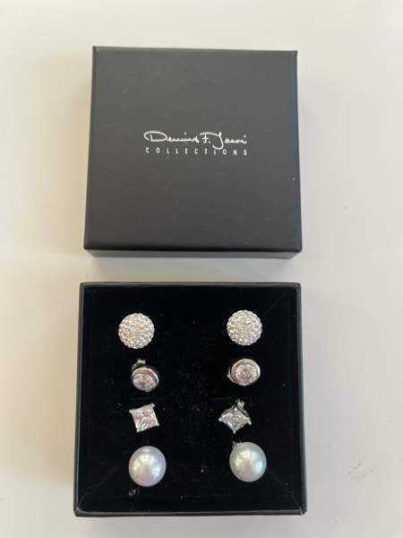 Dennis Jaari korvakorusetti Helsinki - valokuva 2