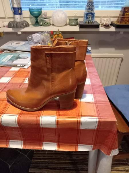 Ruskeat nilkkurit koko 41 Котка - изображение 1