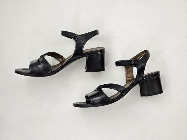 Pertti Palmrothin tummansiniset sandaalit kokoa 35 Эспоо - изображение 3