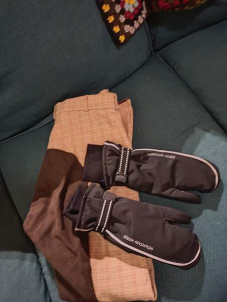 Ratsastushousut sekä talviratsastushanskat Ii - valokuva 1