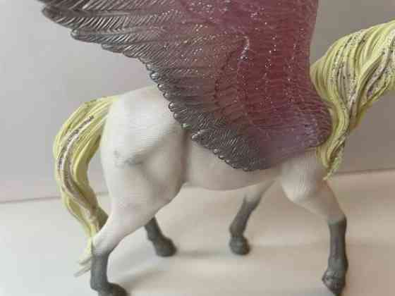 Schleich  Aamuaurinko Pegasos hevonen Turku