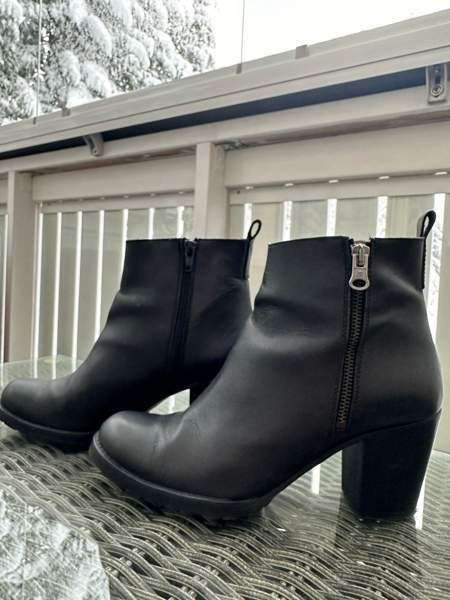 Nahkaiset nilkkurit Tuusula – foto 1