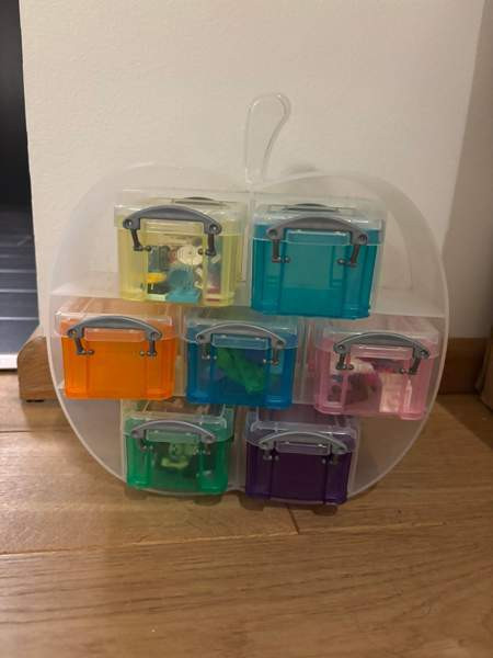 Omenan muotoinen lokerikko laatikoilla Kauniainen - изображение 1