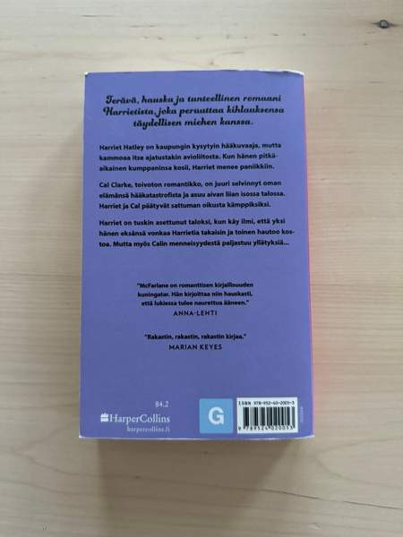 Hulluna sinuun Mhairi McFarlane pokkari Jyvaeskylae – foto 2