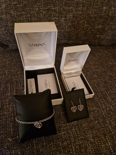 Lumoava Hertta korvakorut ja rannekoru Vantaa – foto 3