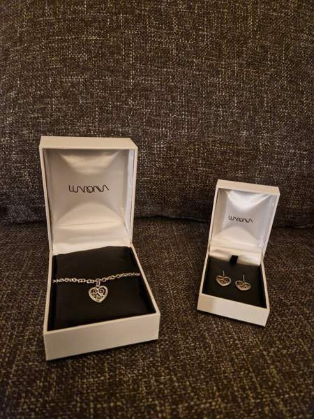 Lumoava Hertta korvakorut ja rannekoru Vantaa – foto 1