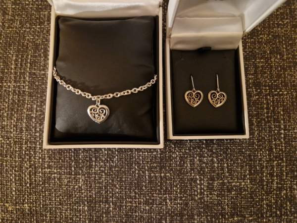 Lumoava Hertta korvakorut ja rannekoru Vantaa – foto 2