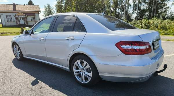 Mercedes-Benz E Alahärmä - valokuva 4