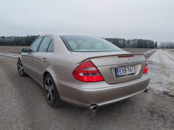 Mercedes-Benz E Ylihärmä - valokuva 3