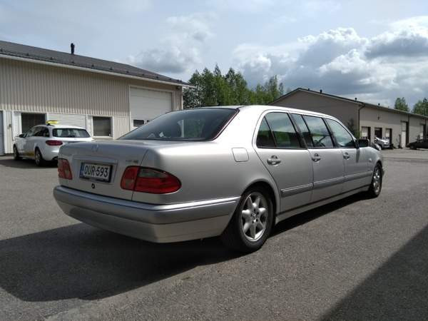 Mercedes-Benz E Vihti - valokuva 1