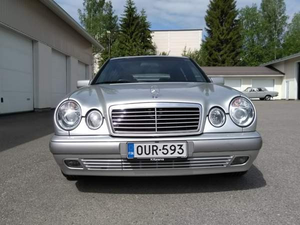 Mercedes-Benz E Vihti - valokuva 3