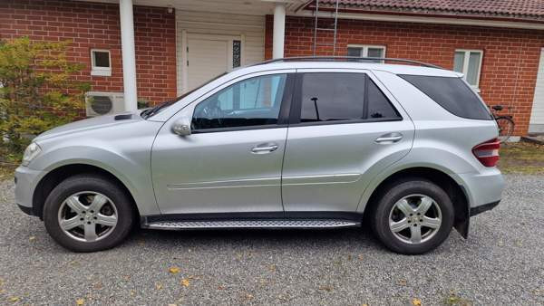 Mercedes-Benz ML Kaarina - valokuva 3