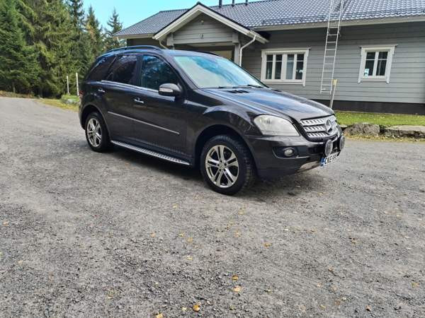 Mercedes-Benz ML Luga - valokuva 1