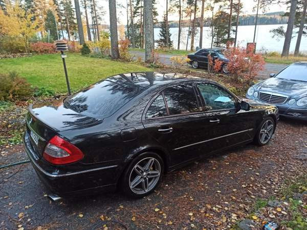 Mercedes-Benz E Kaavi - valokuva 4