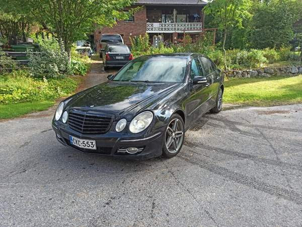 Mercedes-Benz E Kaavi - valokuva 5