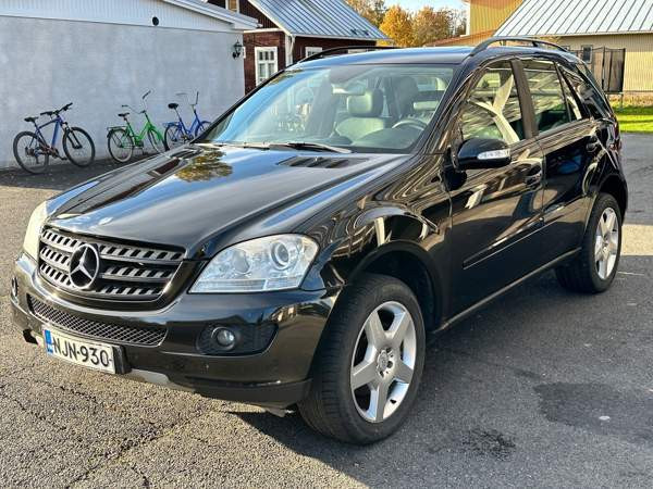 Mercedes-Benz ML Ilmajoki - valokuva 3