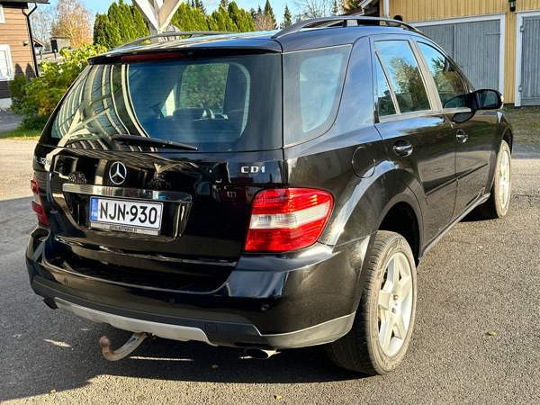 Mercedes-Benz ML Ilmajoki - valokuva 4