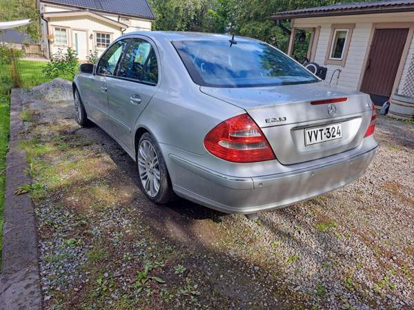 Mercedes-Benz E Lempaeaelae - photo 3