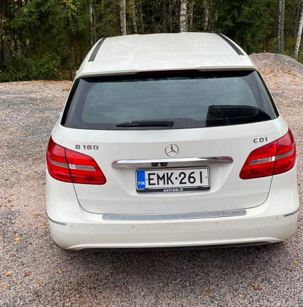 Mercedes-Benz B Jaervenpaeae - valokuva 2