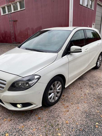 Mercedes-Benz B Jaervenpaeae - valokuva 3