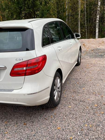 Mercedes-Benz B Jaervenpaeae - valokuva 5