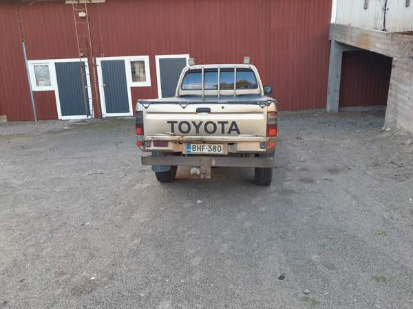 Toyota Hilux Valkeala - valokuva 4