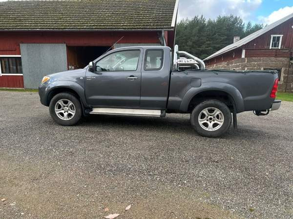 Toyota Hilux Уусикаупунки - изображение 1