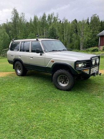 Toyota Land Cruiser Kruunupyy - valokuva 2