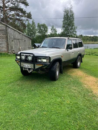 Toyota Land Cruiser Kruunupyy - valokuva 1