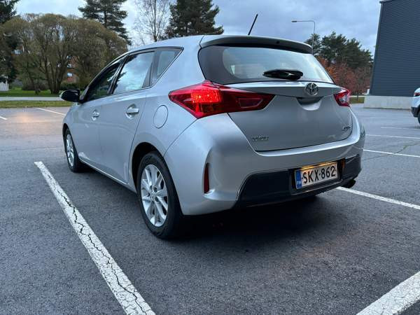 Toyota Auris Сейняйоки - изображение 4