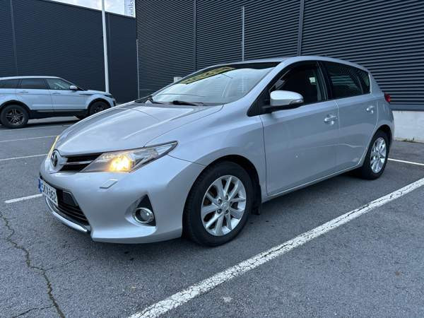 Toyota Auris Сейняйоки - изображение 1