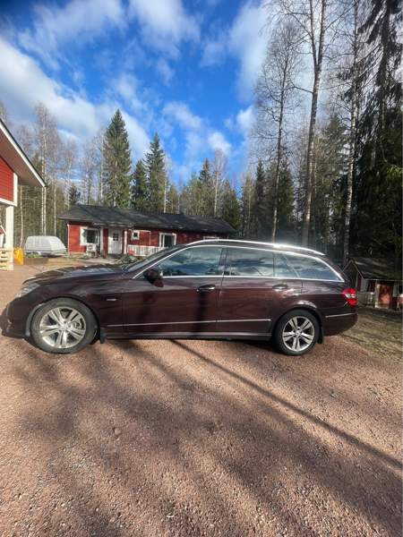 Mercedes-Benz E Pöytyä - valokuva 4