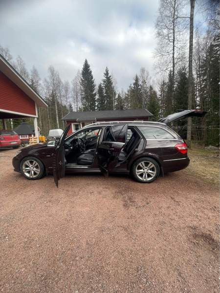Mercedes-Benz E Pöytyä - valokuva 5