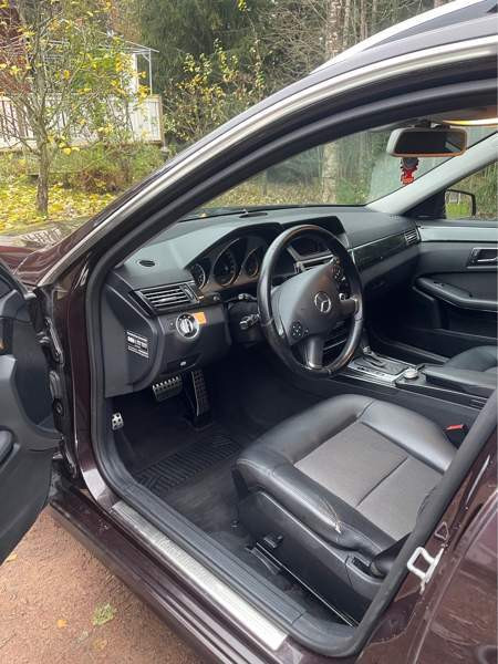 Mercedes-Benz E Pöytyä - valokuva 8