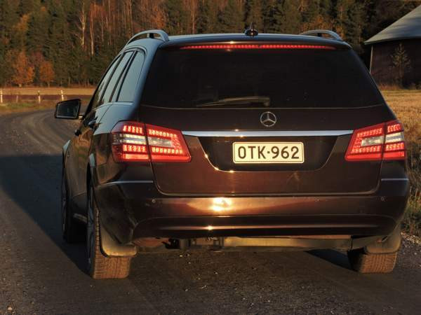 Mercedes-Benz E Pöytyä - valokuva 3