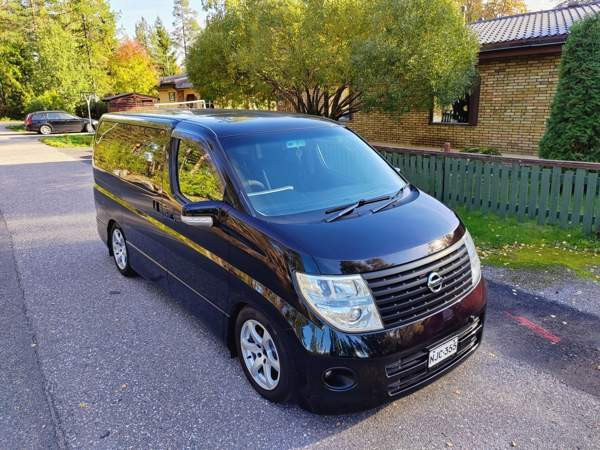 Nissan Elgrand Glebychevo - valokuva 1