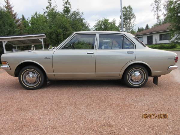 Toyota Corona Nivala - valokuva 1