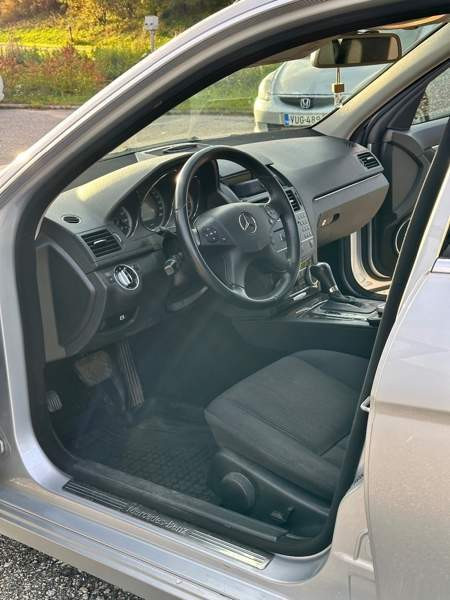 Mercedes-Benz 200 Каяни - изображение 6